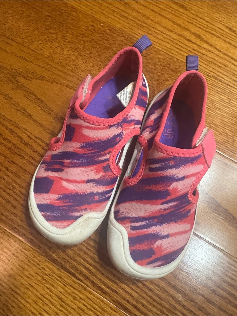 2/$10 Girls sz 10 water shoes